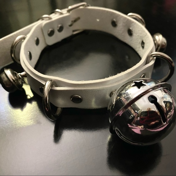 𝓖𝓸𝓸𝓭 𝓚𝓲𝓽𝓽𝔂 🤍 White Bell Kitty Bondage Collar Rave Kawaii Cosplay Goth - Picture 4 of 8